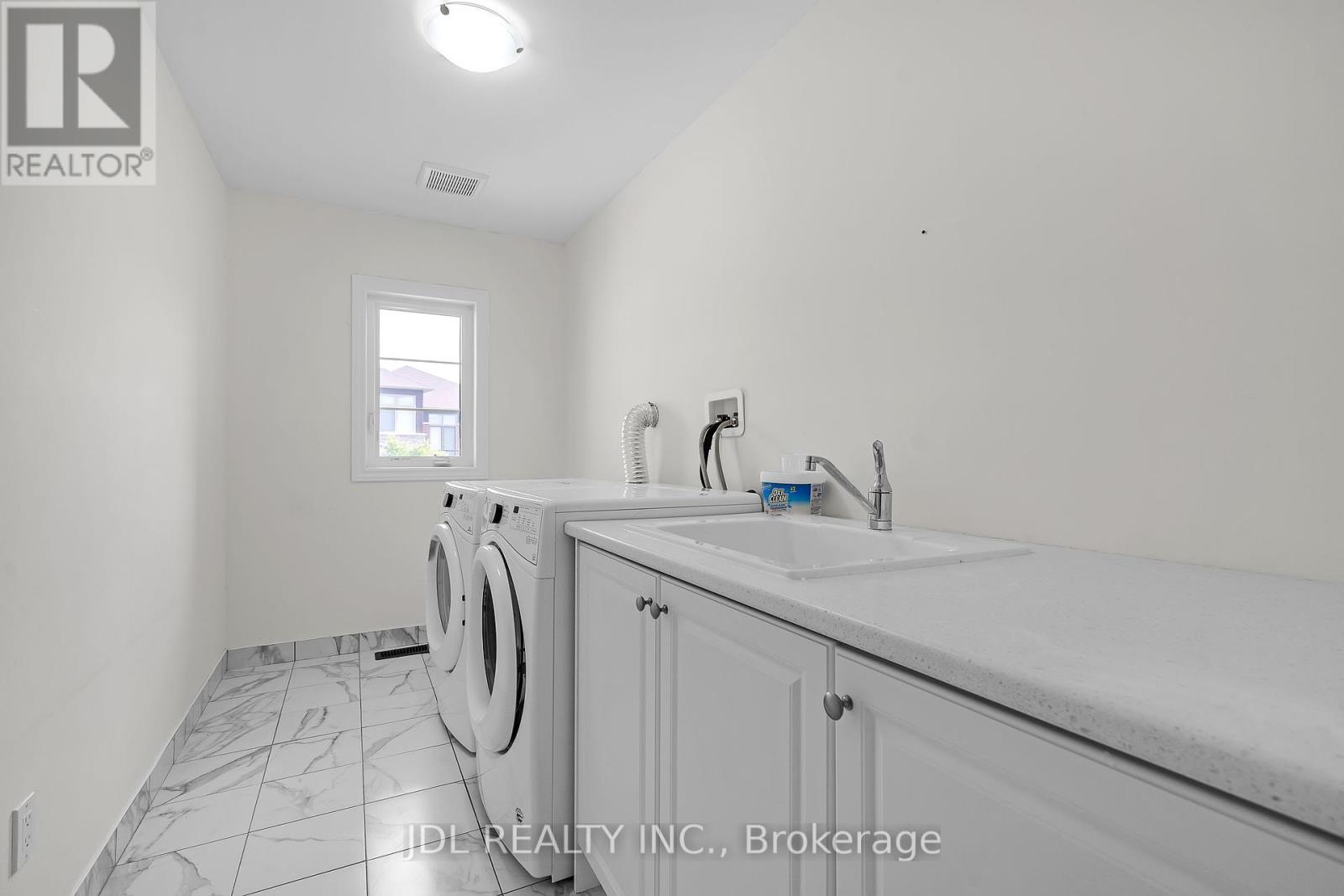 24 Forest Edge Crescent, East Gwillimbury, Ontario  L9N 1R8 - Photo 44 - N12431507