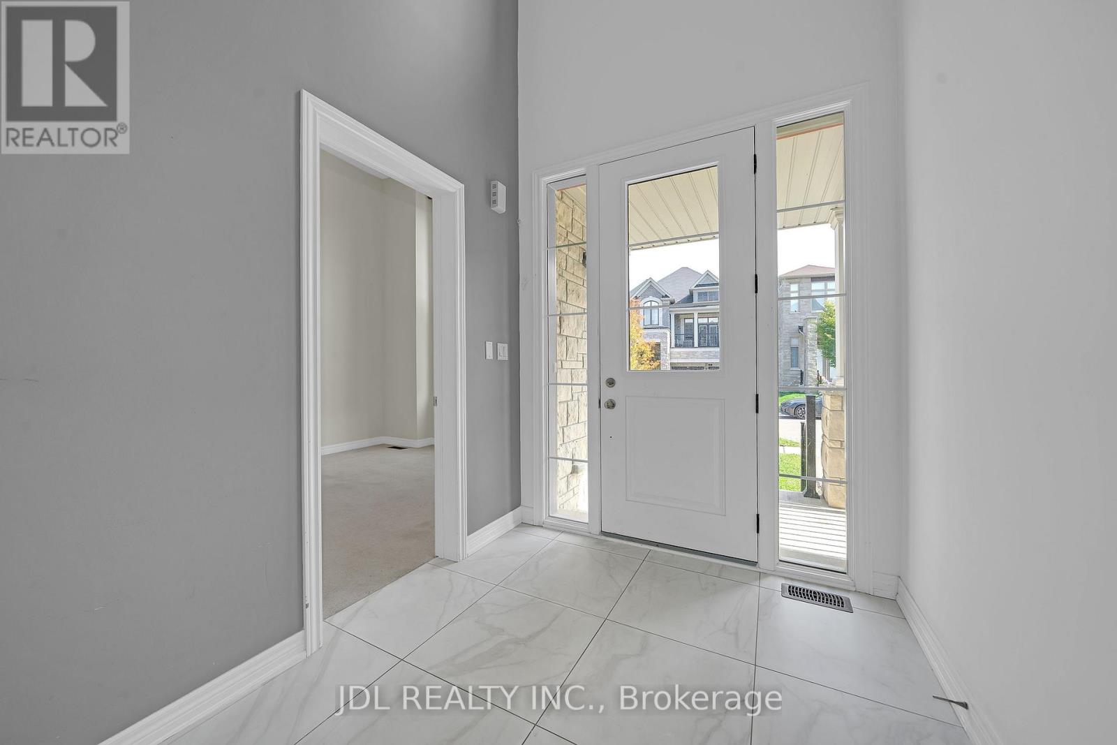 24 Forest Edge Crescent, East Gwillimbury, Ontario  L9N 1R8 - Photo 7 - N12431507