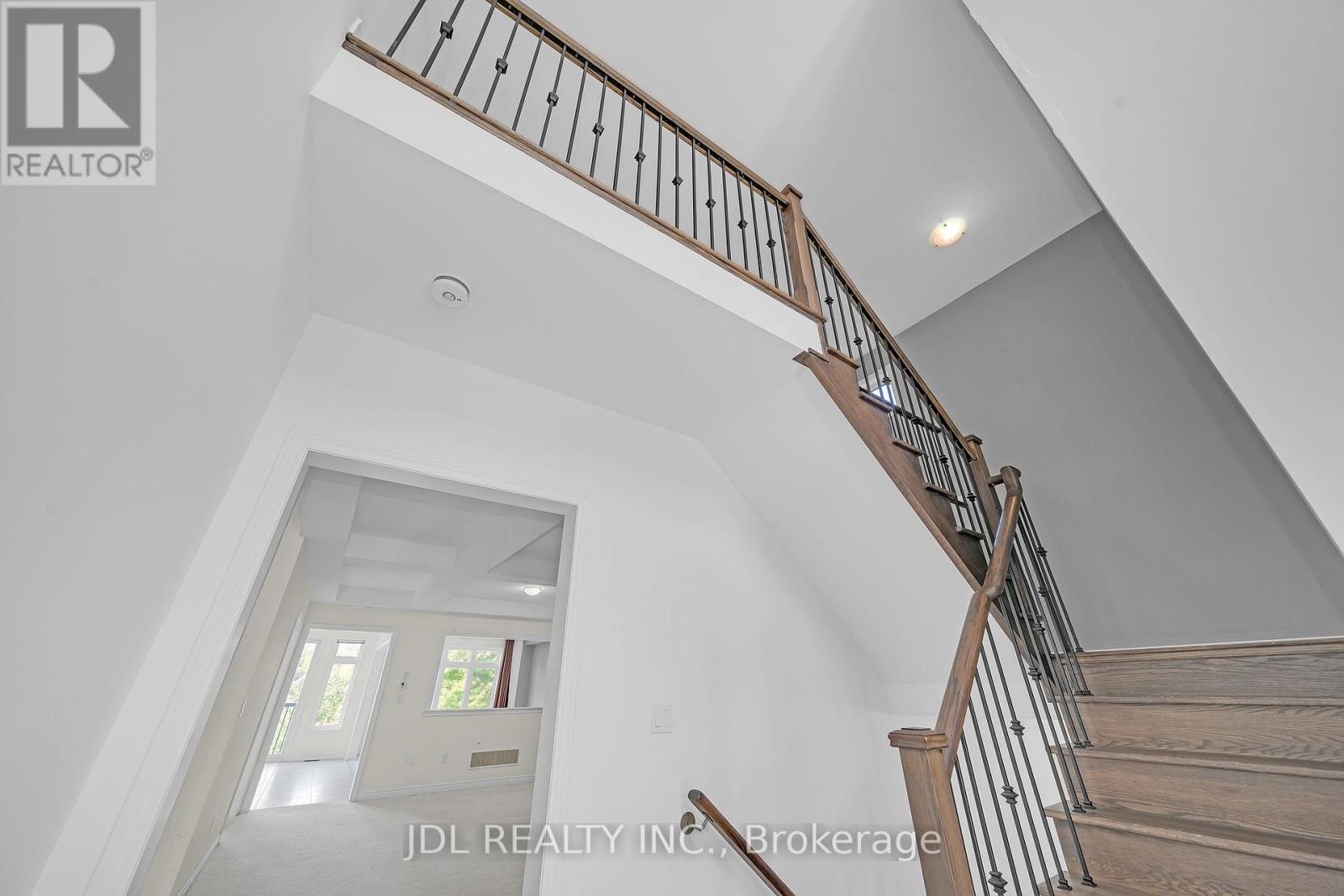 24 Forest Edge Crescent, East Gwillimbury, Ontario  L9N 1R8 - Photo 9 - N12431507