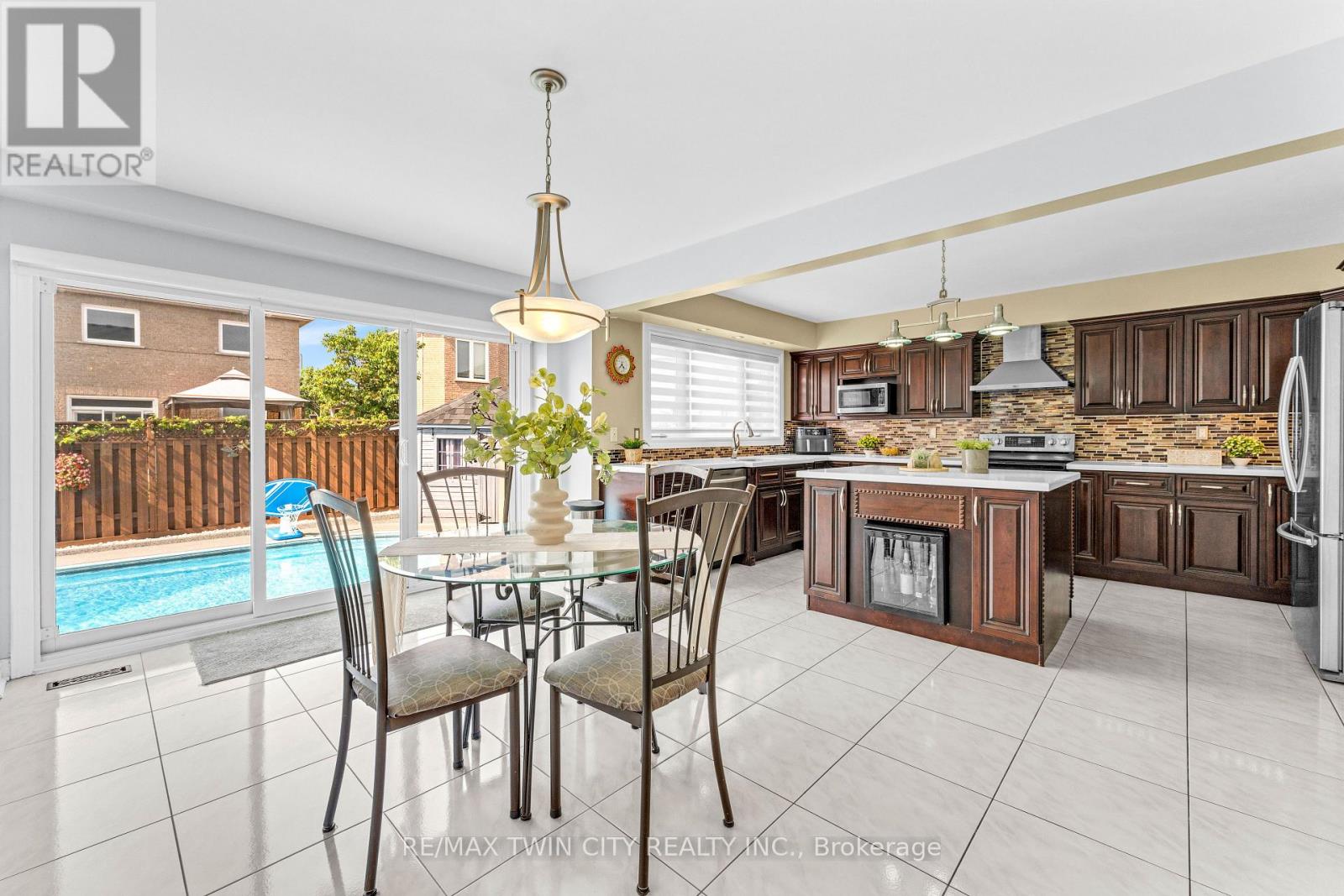 670 Peter Robertson Boulevard, Brampton, Ontario  L6R 1L8 - Photo 10 - W12431486