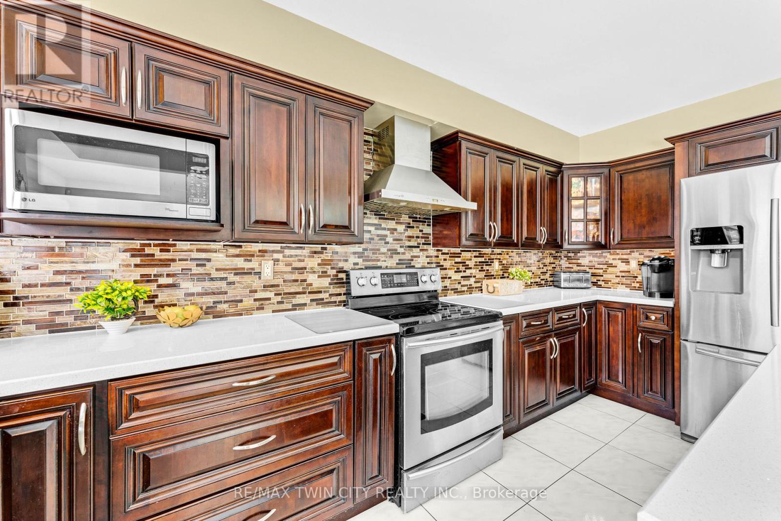 670 Peter Robertson Boulevard, Brampton, Ontario  L6R 1L8 - Photo 14 - W12431486