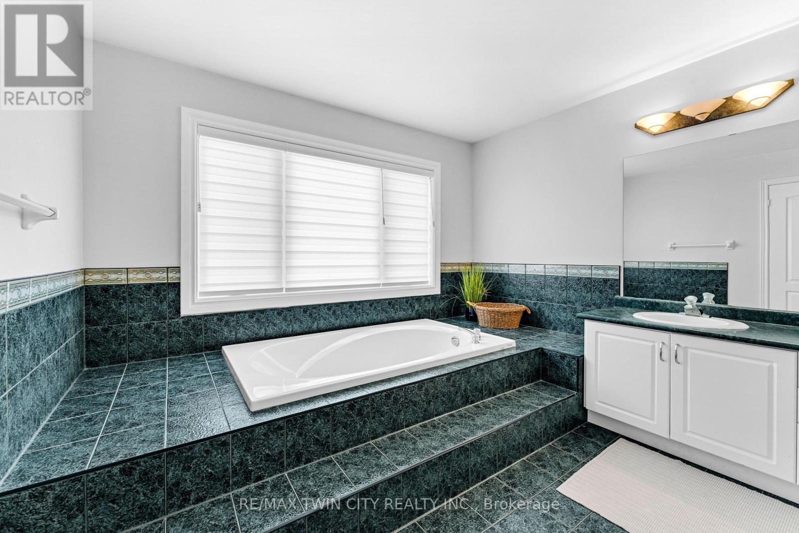 670 Peter Robertson Boulevard, Brampton, Ontario  L6R 1L8 - Photo 24 - W12431486