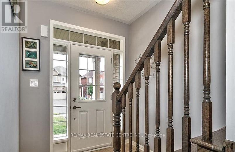 881 Challinor Terrace, Milton, Ontario  L9T 7V6 - Photo 2 - W12431493