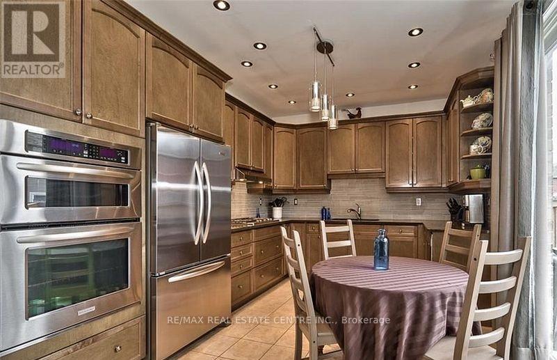 881 Challinor Terrace, Milton, Ontario  L9T 7V6 - Photo 4 - W12431493