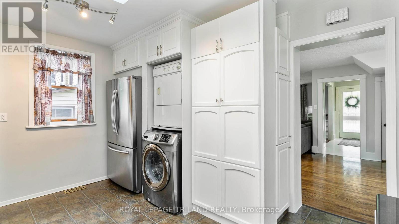 19 Cedar Street, St. Thomas, Ontario  N5R 1M4 - Photo 14 - X12431532