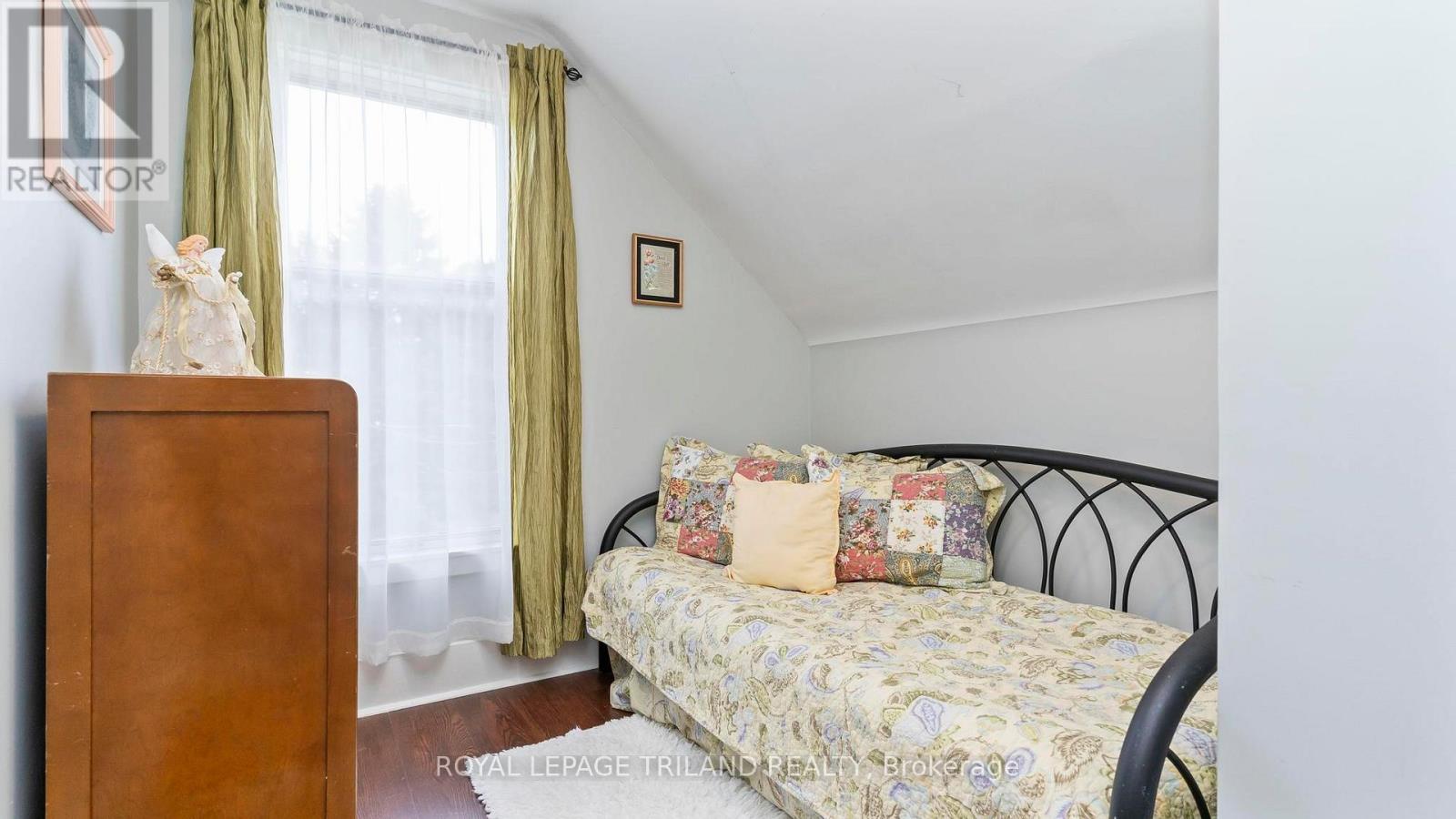 19 Cedar Street, St. Thomas, Ontario  N5R 1M4 - Photo 21 - X12431532