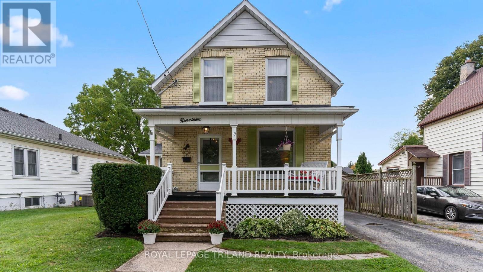 19 Cedar Street, St. Thomas, Ontario  N5R 1M4 - Photo 3 - X12431532