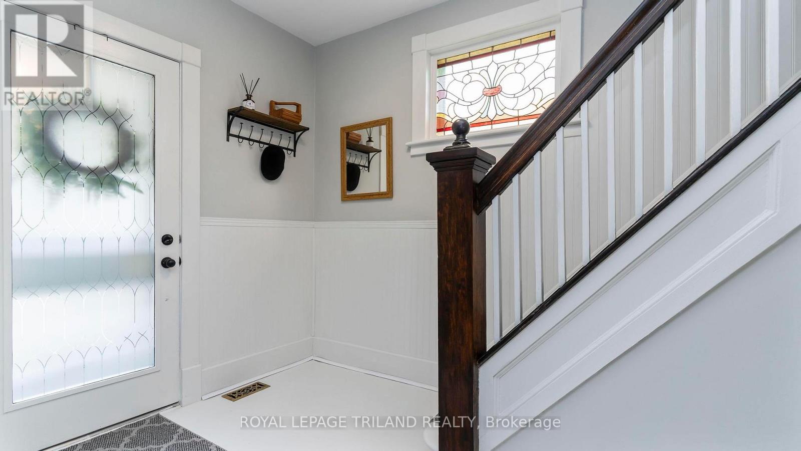 19 Cedar Street, St. Thomas, Ontario  N5R 1M4 - Photo 5 - X12431532
