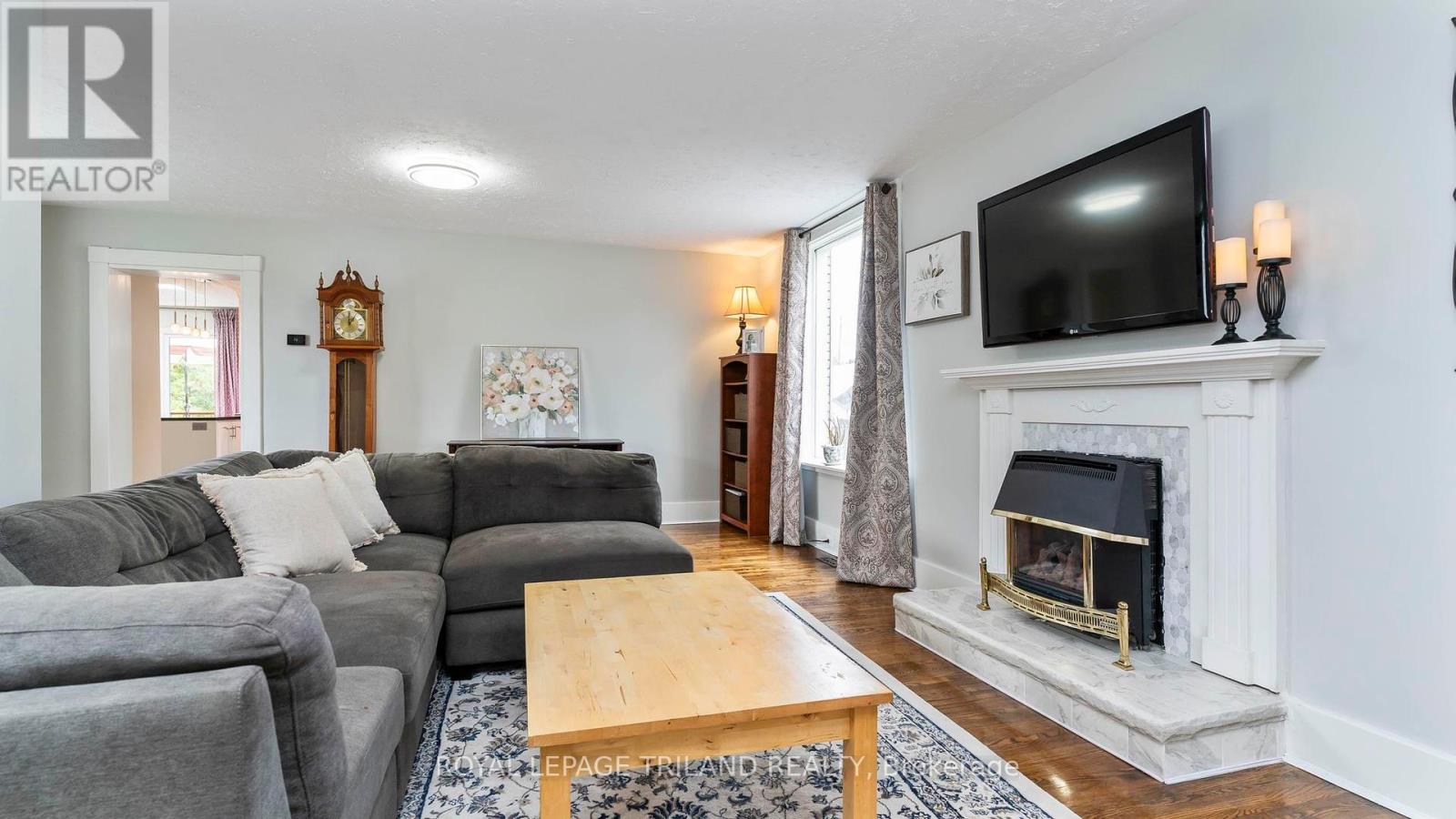 19 Cedar Street, St. Thomas, Ontario  N5R 1M4 - Photo 6 - X12431532