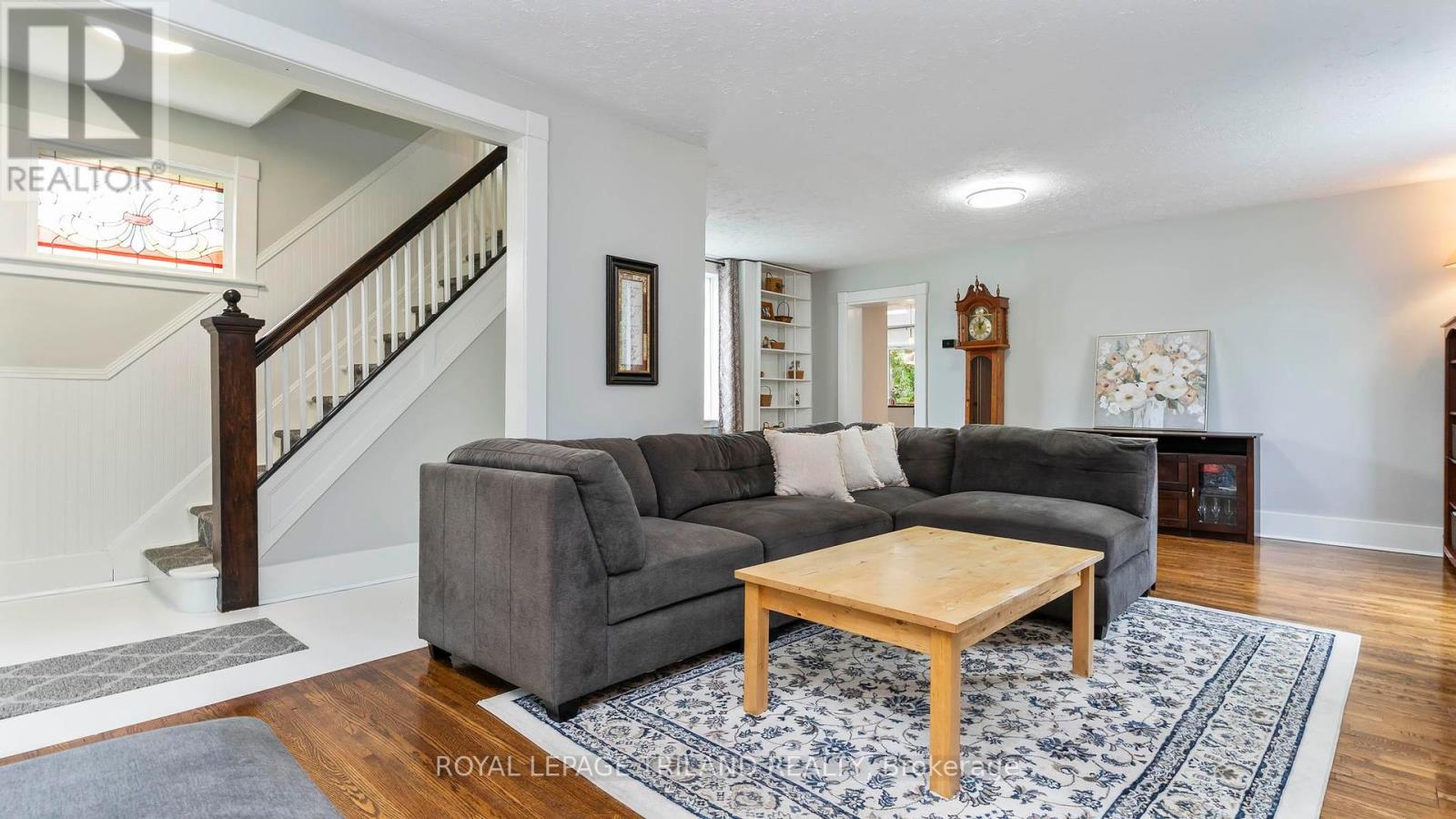 19 Cedar Street, St. Thomas, Ontario  N5R 1M4 - Photo 7 - X12431532