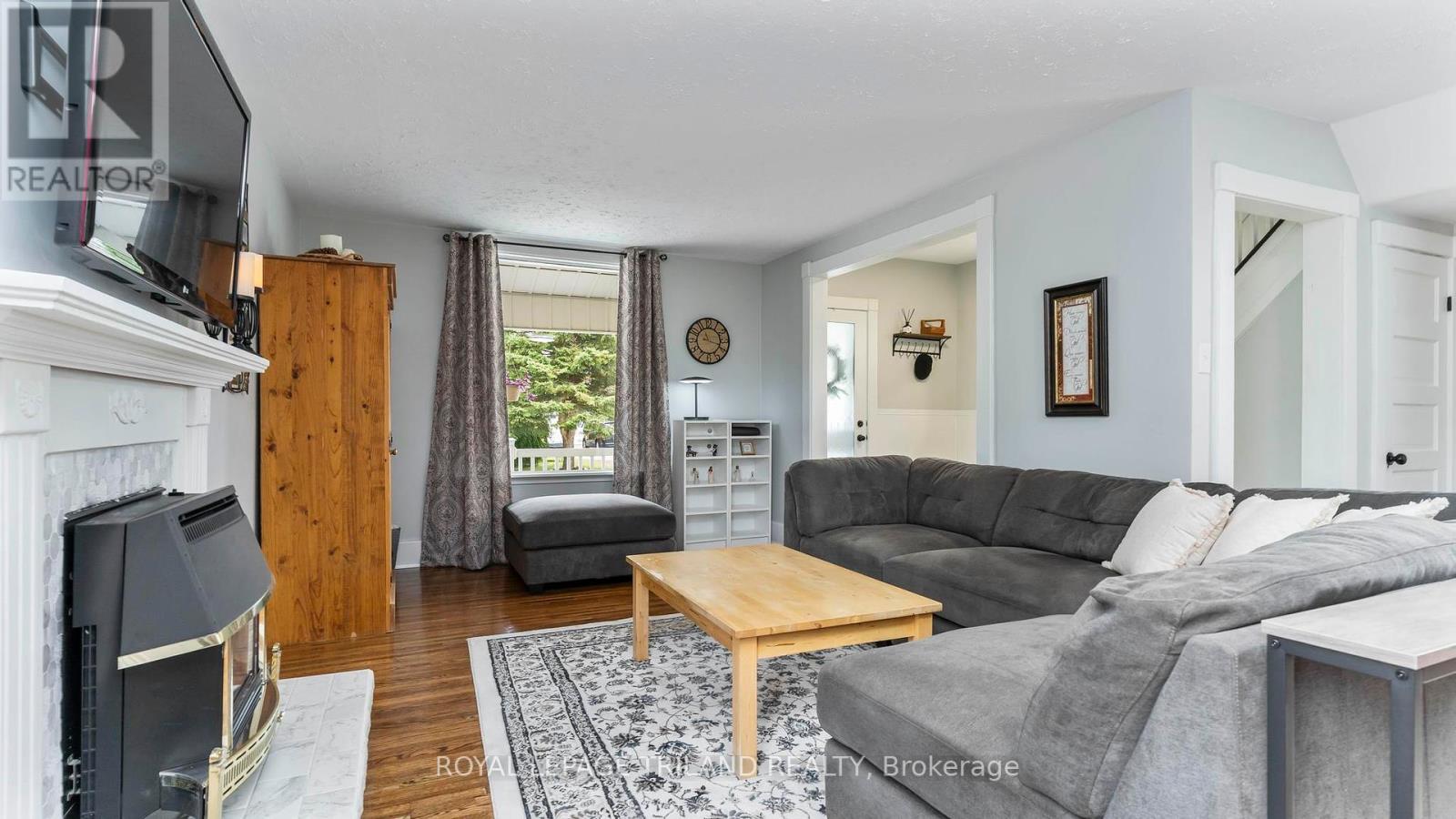 19 Cedar Street, St. Thomas, Ontario  N5R 1M4 - Photo 8 - X12431532