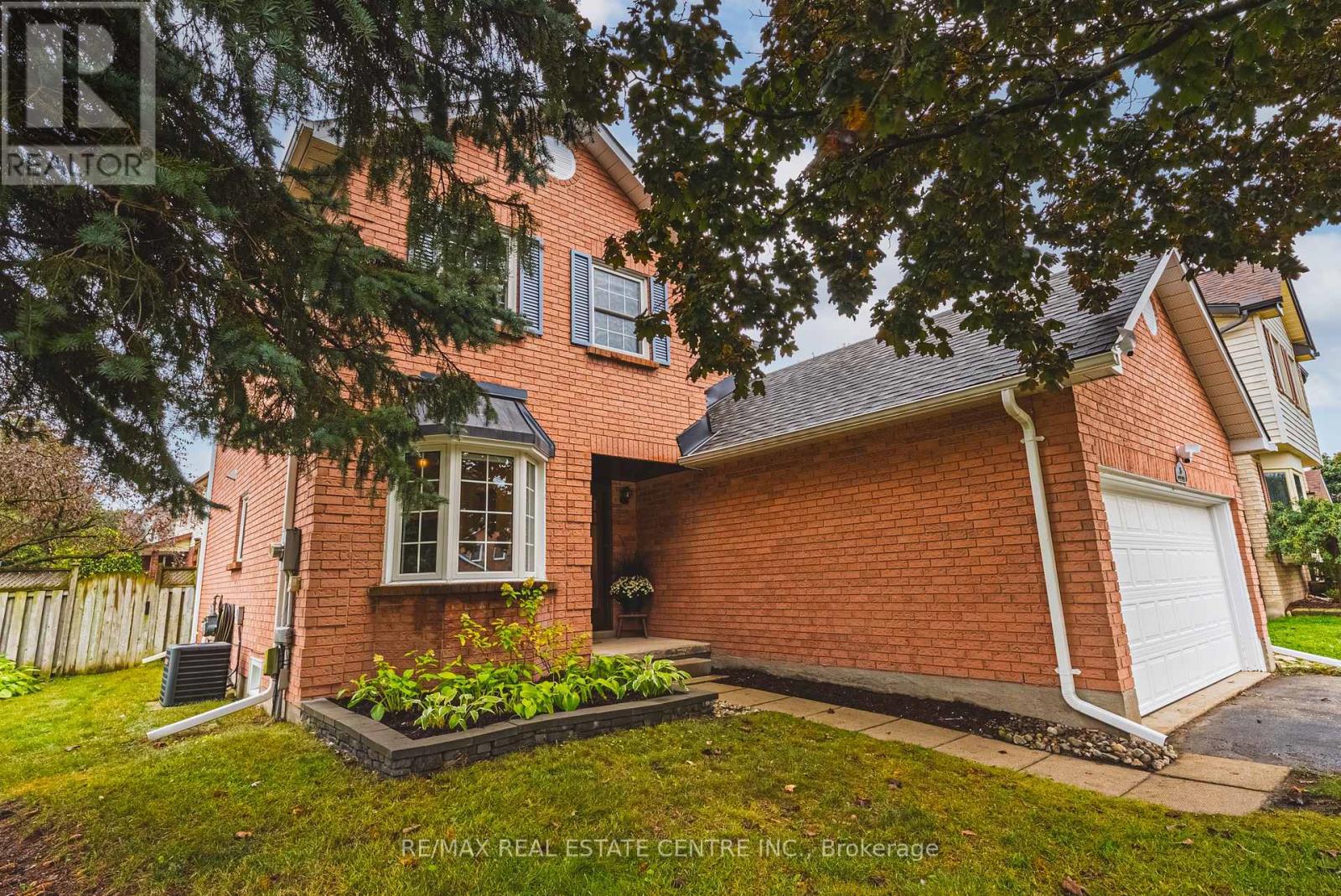 35 Cowan Boulevard, Cambridge, Ontario  N1T 1E6 - Photo 1 - X12431500