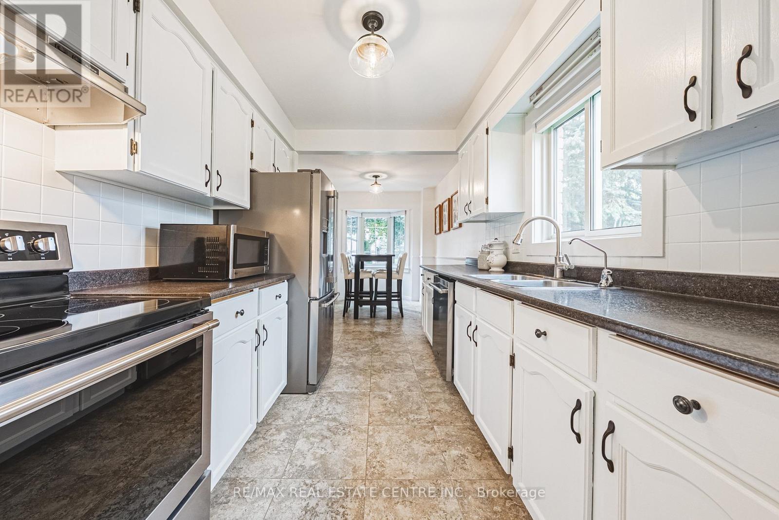 35 Cowan Boulevard, Cambridge, Ontario  N1T 1E6 - Photo 12 - X12431500