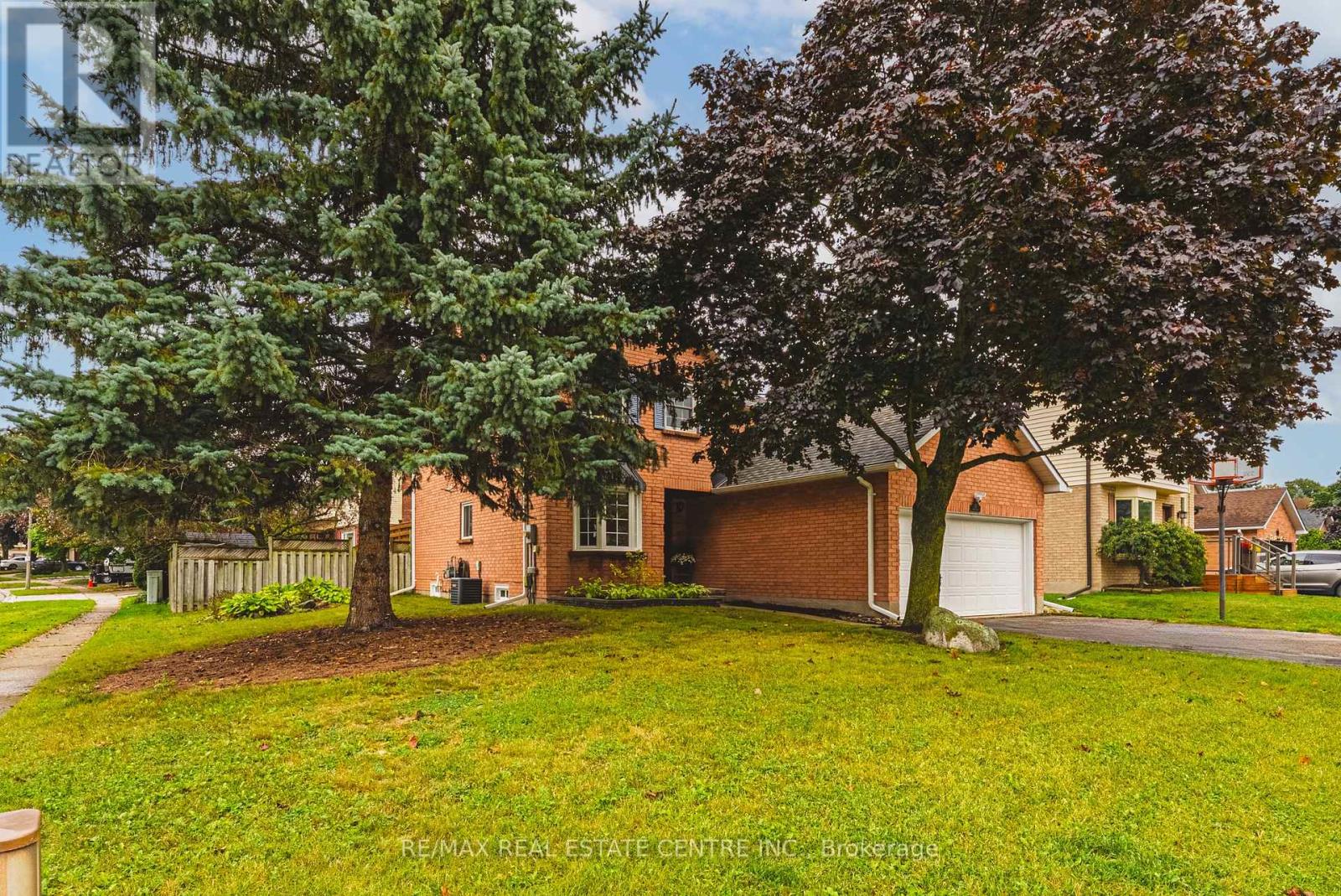 35 Cowan Boulevard, Cambridge, Ontario  N1T 1E6 - Photo 3 - X12431500