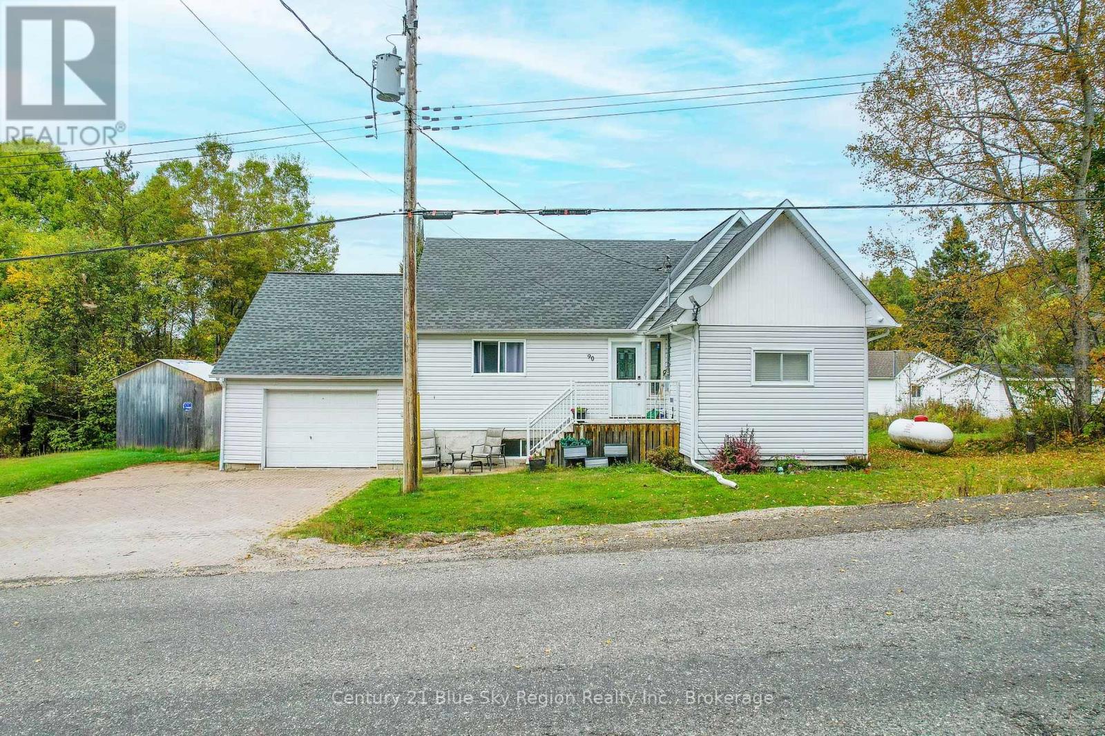 90 Feronia Road, North Bay, Ontario  P1B 8G4 - Photo 1 - X12431562