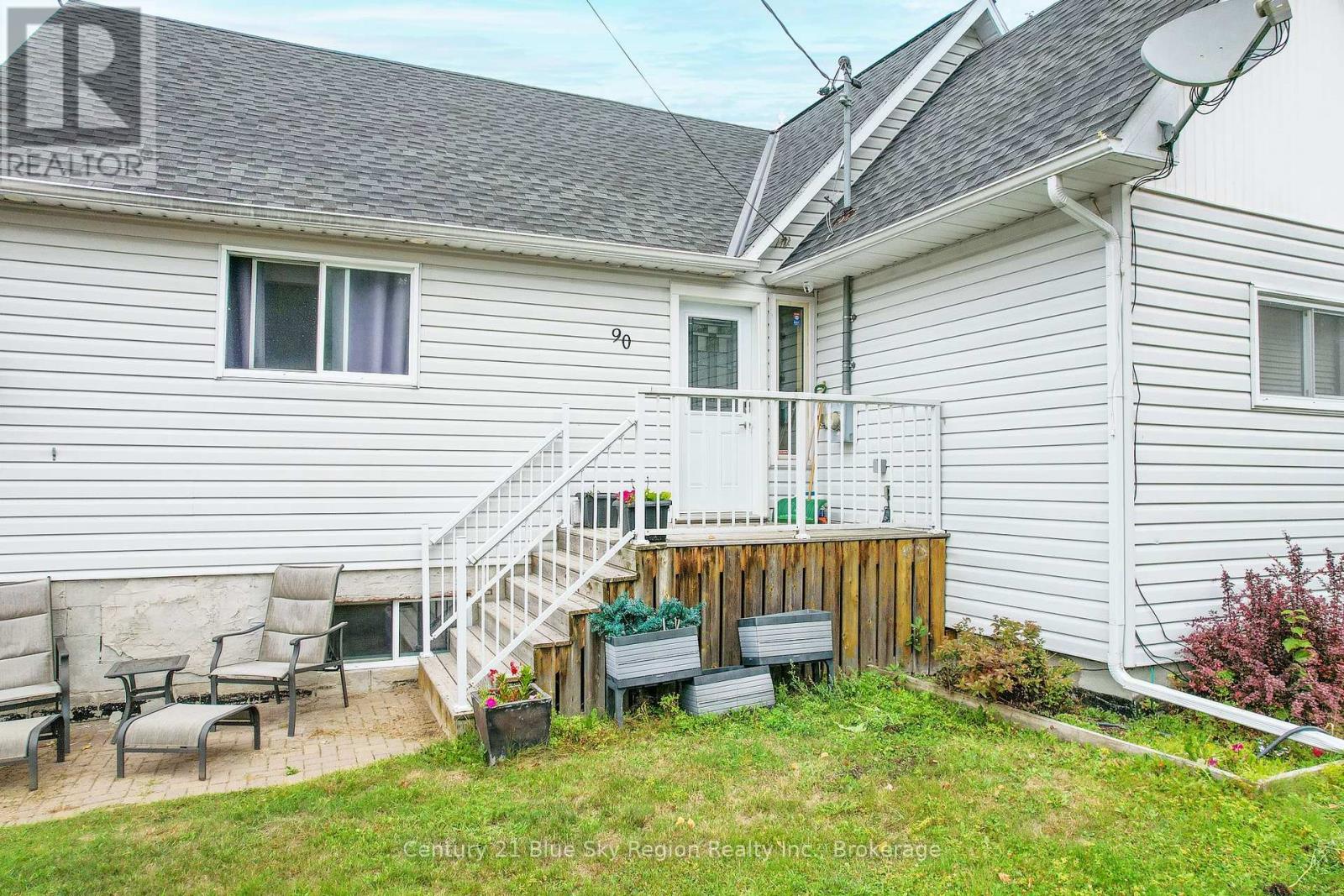 90 Feronia Road, North Bay, Ontario  P1B 8G4 - Photo 2 - X12431562