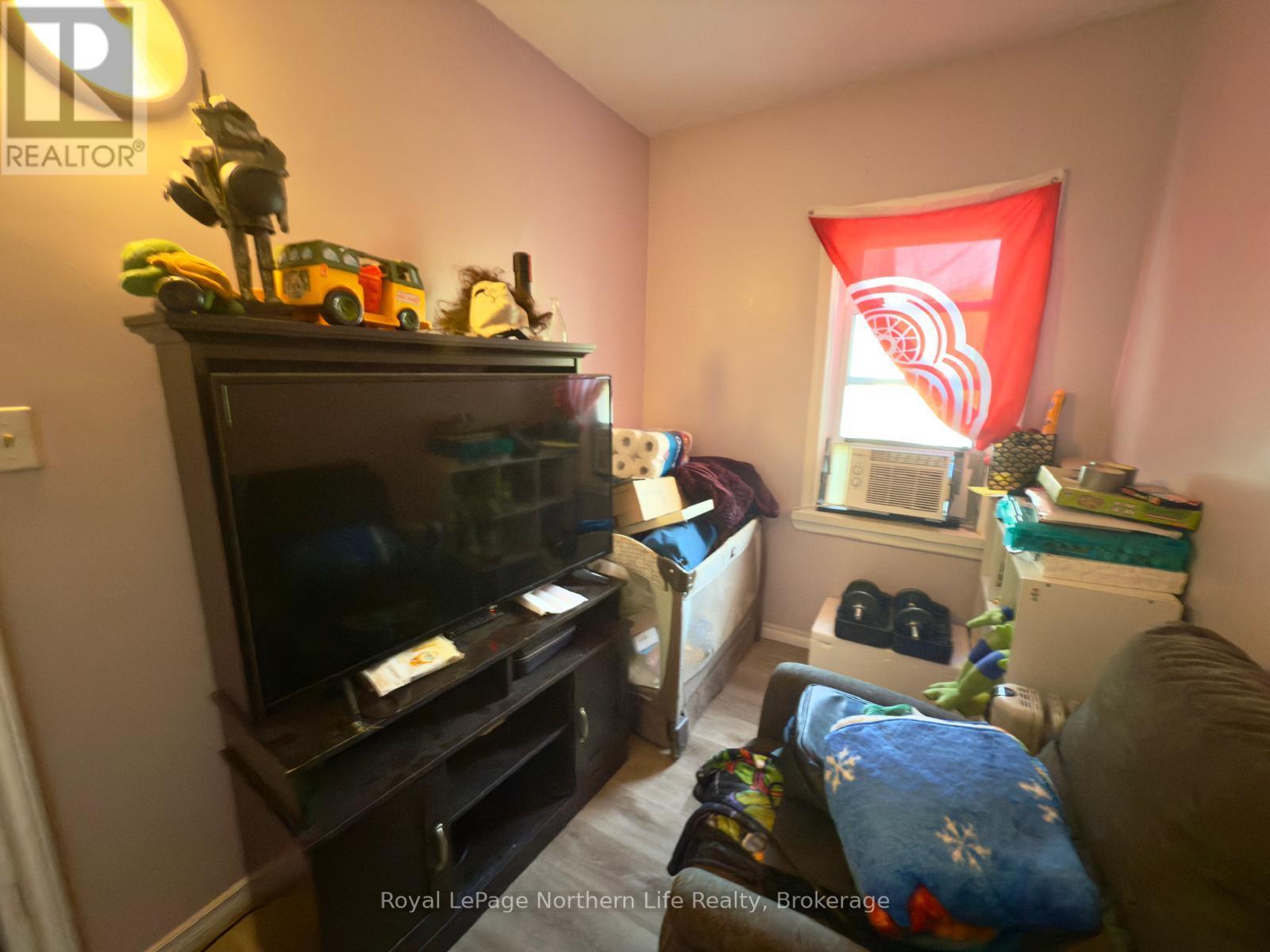 217 Princess Street E, North Bay, Ontario  P1B 1R1 - Photo 10 - X12431570