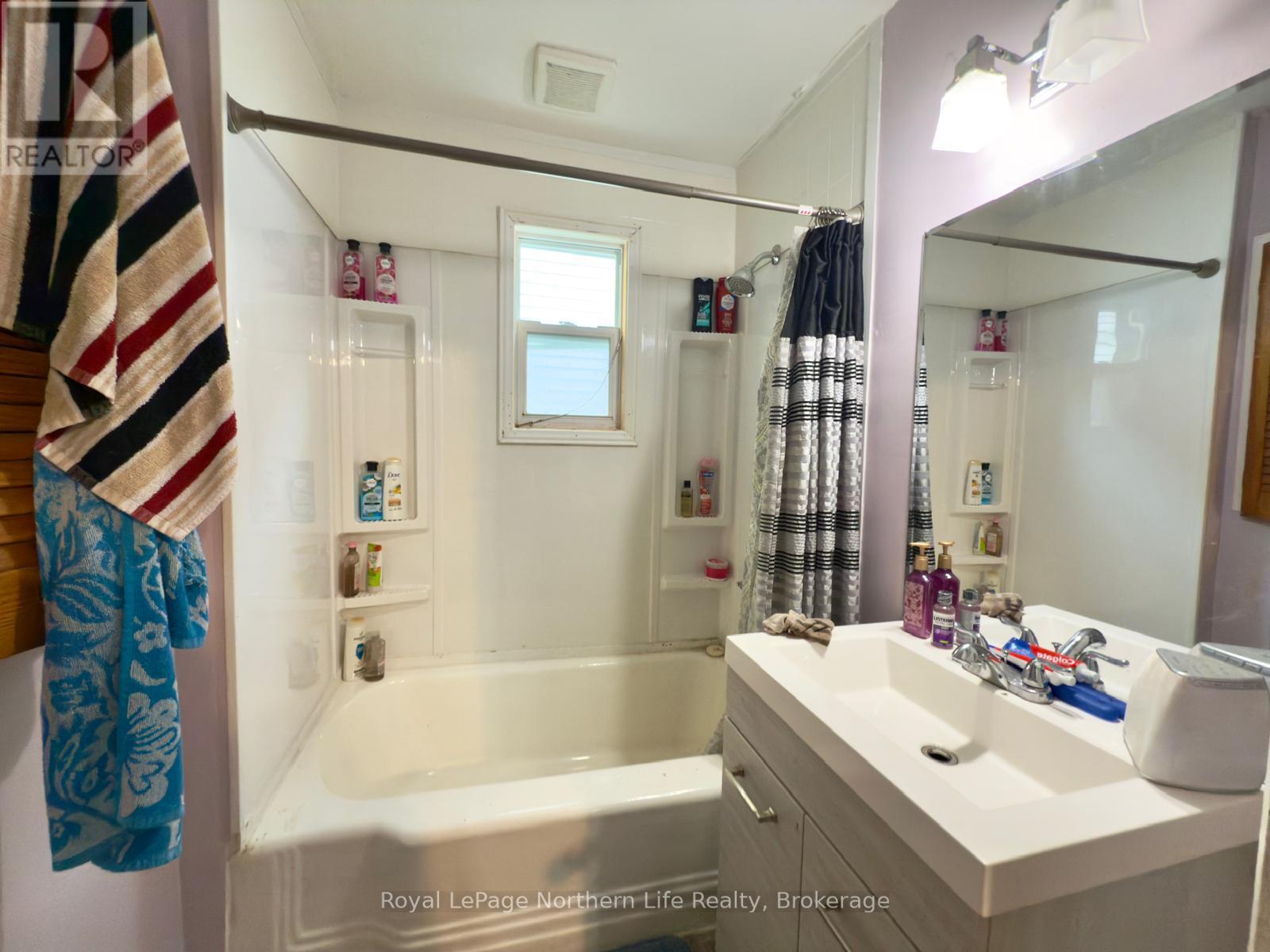 217 Princess Street E, North Bay, Ontario  P1B 1R1 - Photo 12 - X12431570