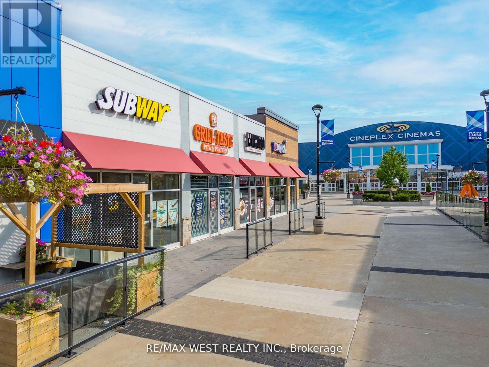 2 - 90 Courtneypark Drive E, Mississauga, Ontario  L5T 1S5 - Photo 1 - W12425654