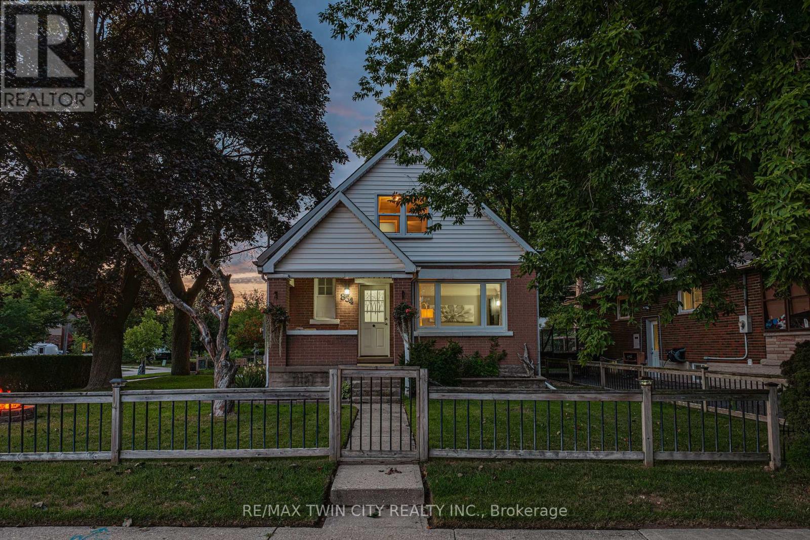 854 GUELPH STREET, Kitchener, Ontario