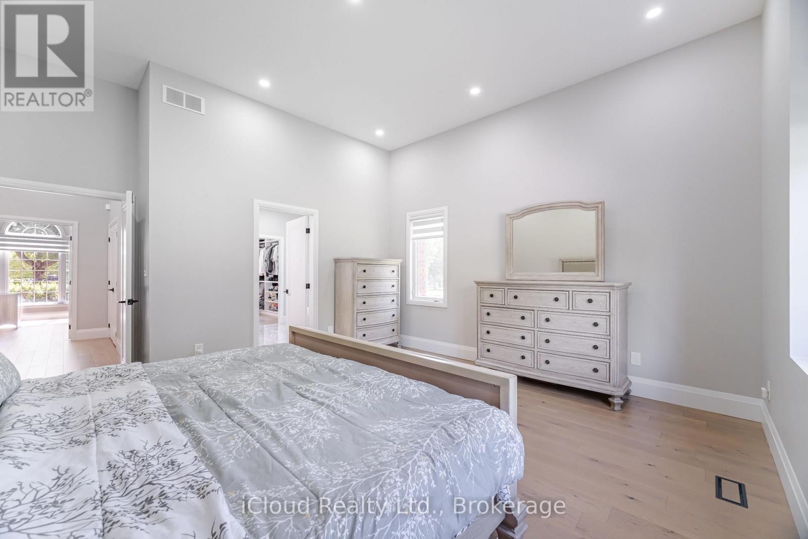 4 Deer View Ridge, Puslinch, Ontario  N1H 6H9 - Photo 23 - X12414431