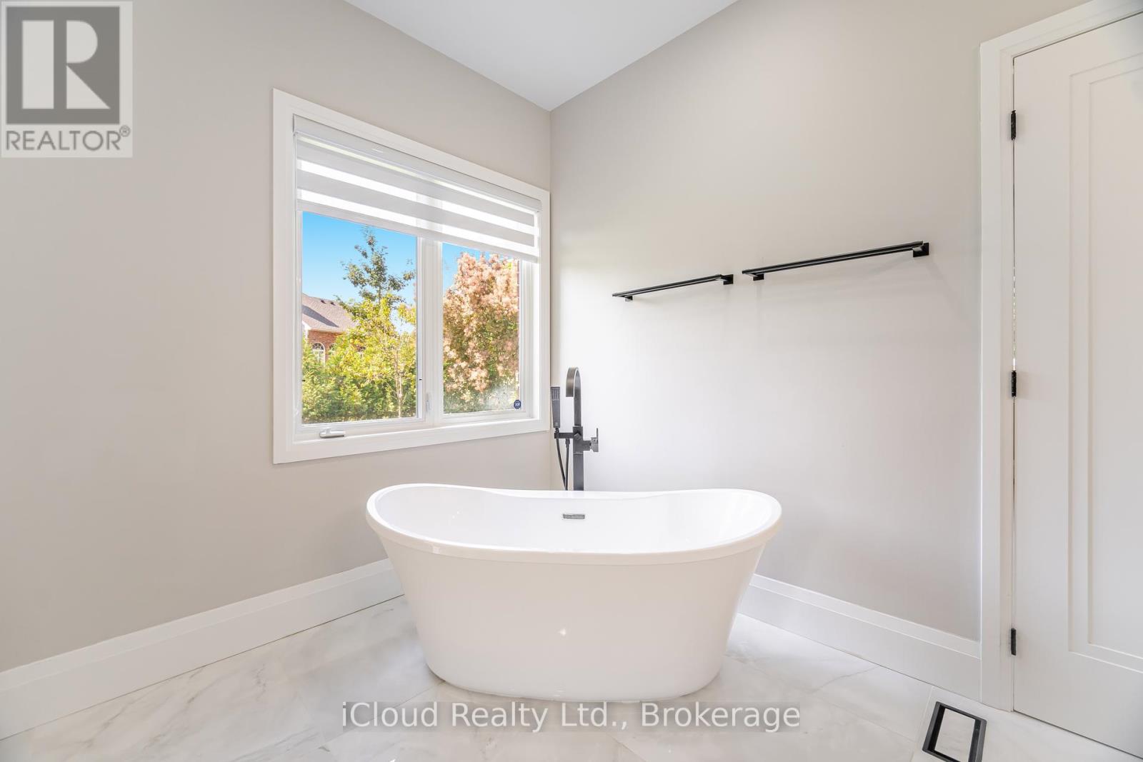 4 Deer View Ridge, Puslinch, Ontario  N1H 6H9 - Photo 25 - X12414431