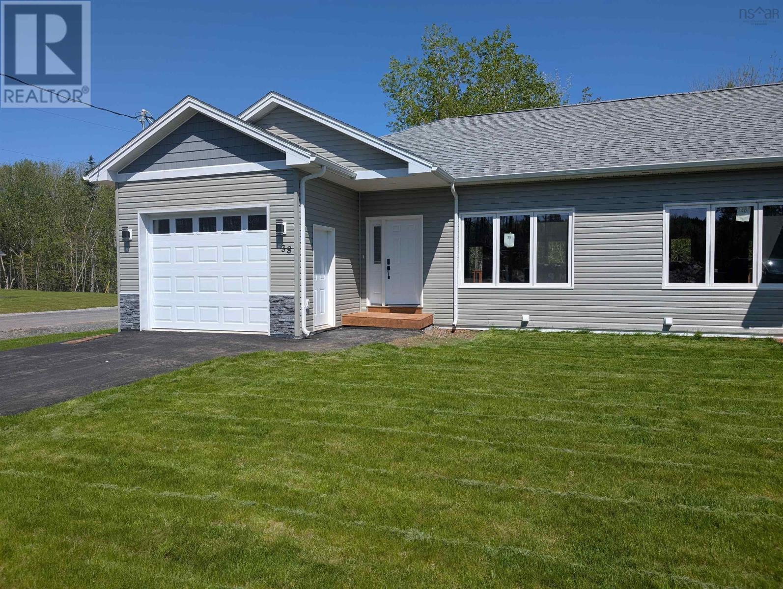 33 38 Shadebush Walk, Upper Sackville, Nova Scotia  B4E 0X8 - Photo 1 - 202504267