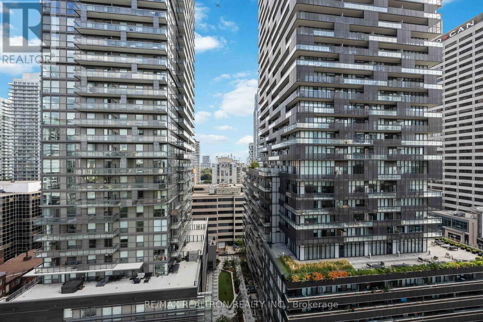 1501 - 30 Roehampton Avenue, Toronto, Ontario  M4P 0B9 - Photo 16 - C12404222