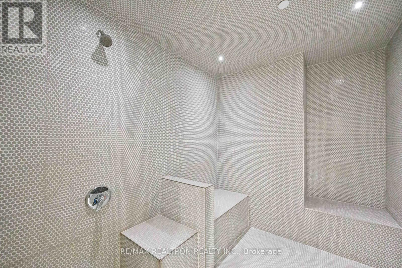 1501 - 30 Roehampton Avenue, Toronto, Ontario  M4P 0B9 - Photo 20 - C12404222
