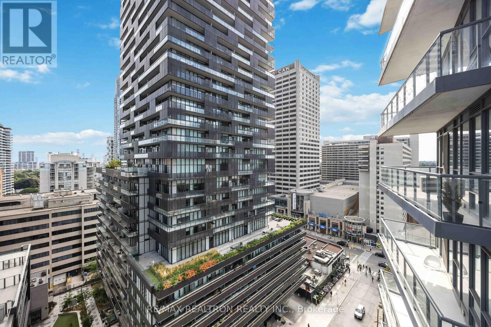 1501 - 30 Roehampton Avenue, Toronto, Ontario  M4P 0B9 - Photo 17 - C12404222
