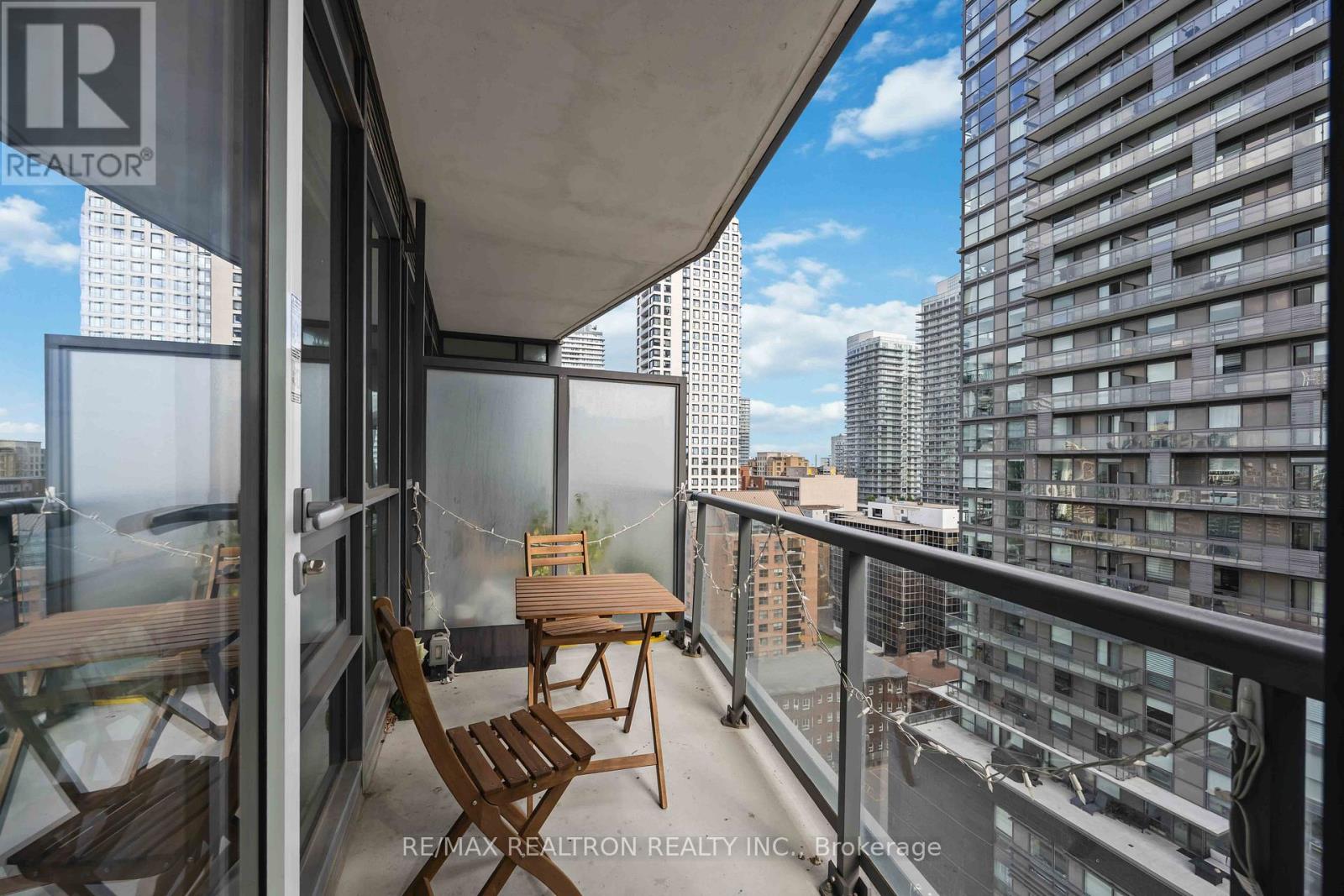 1501 - 30 Roehampton Avenue, Toronto, Ontario  M4P 0B9 - Photo 14 - C12404222