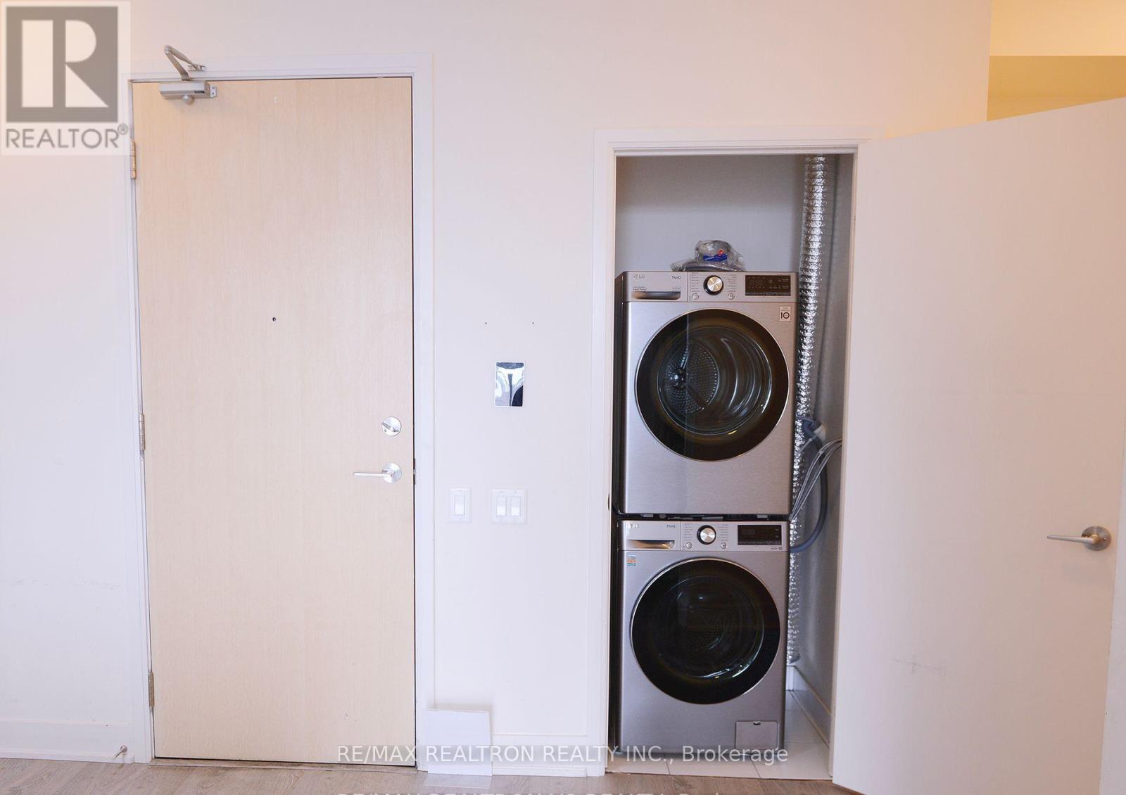 1501 - 30 Roehampton Avenue, Toronto, Ontario  M4P 0B9 - Photo 13 - C12404222