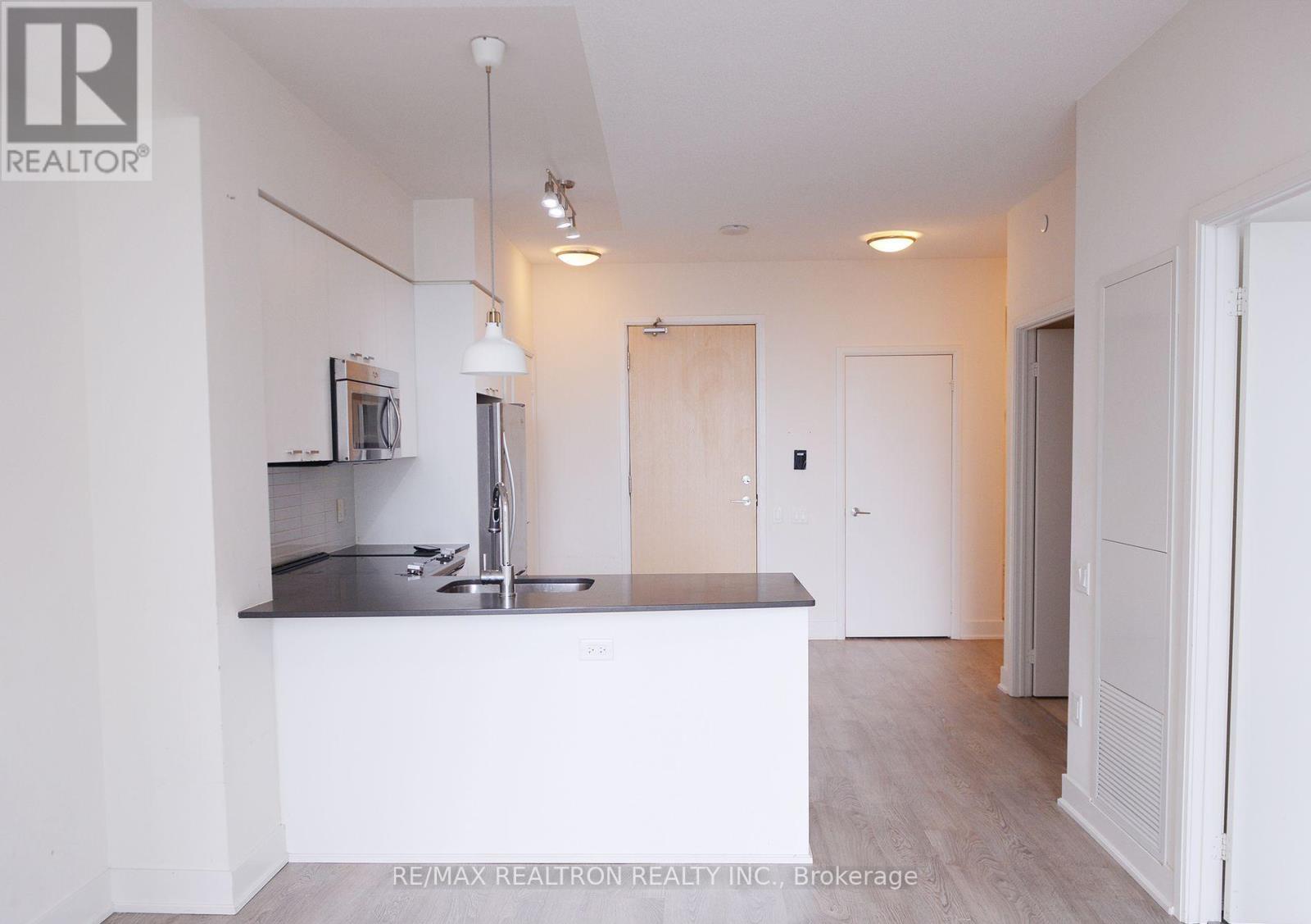 1501 - 30 Roehampton Avenue, Toronto, Ontario  M4P 0B9 - Photo 4 - C12404222