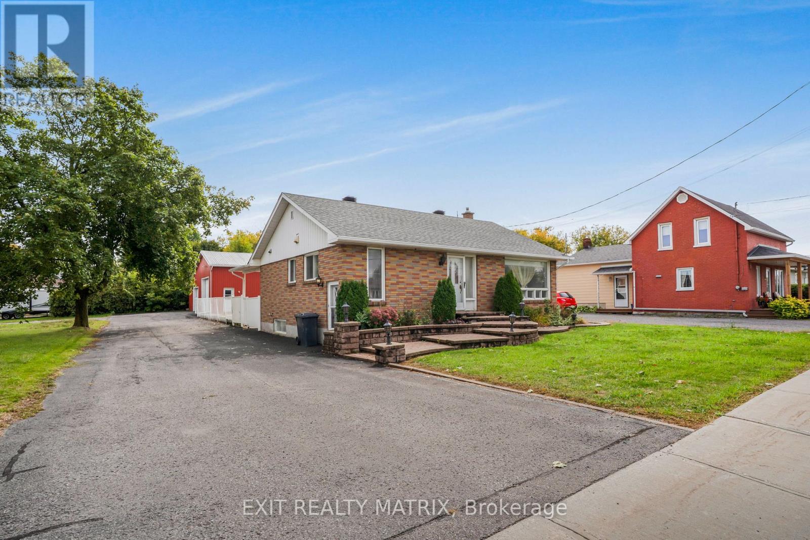 323 LONGUEUIL STREET, Champlain, Ontario