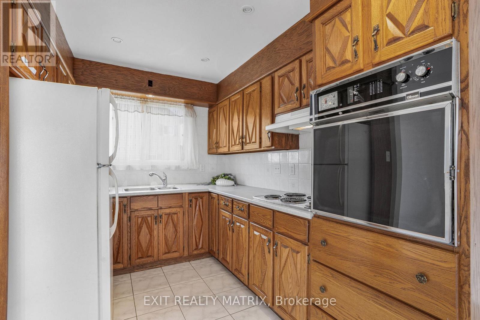 323 Longueuil Street, Champlain, Ontario  K0B 1K0 - Photo 11 - X12431605