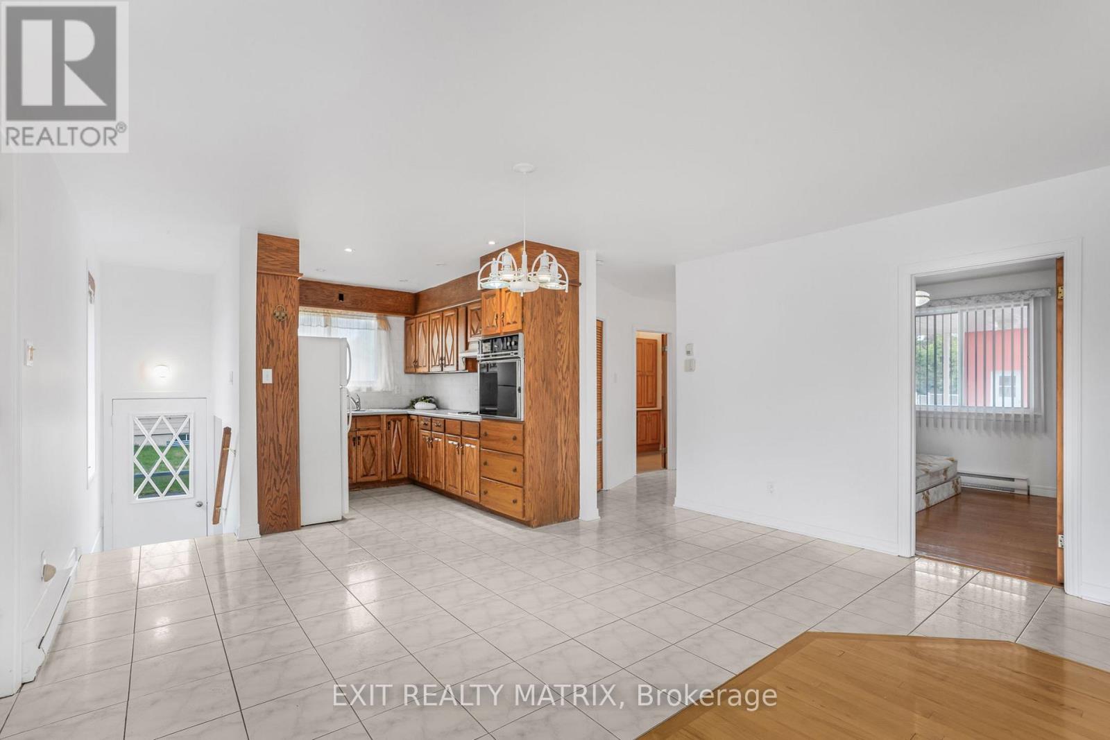 323 Longueuil Street, Champlain, Ontario  K0B 1K0 - Photo 5 - X12431605