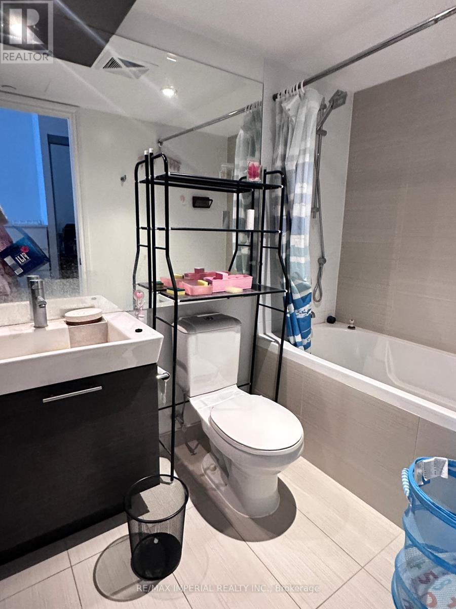 1715 - 386 Yonge Street, Toronto, Ontario  M5B 0A5 - Photo 13 - C12431534