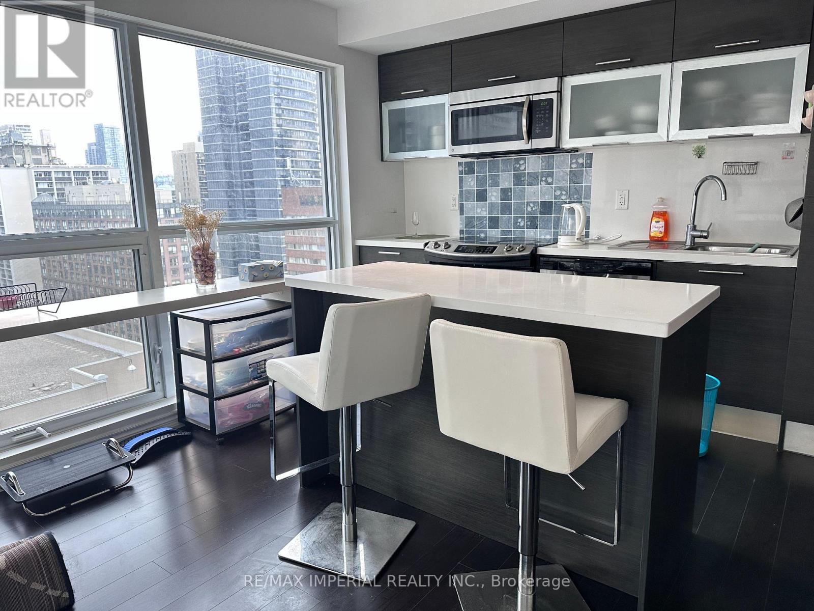 1715 - 386 Yonge Street, Toronto, Ontario  M5B 0A5 - Photo 4 - C12431534