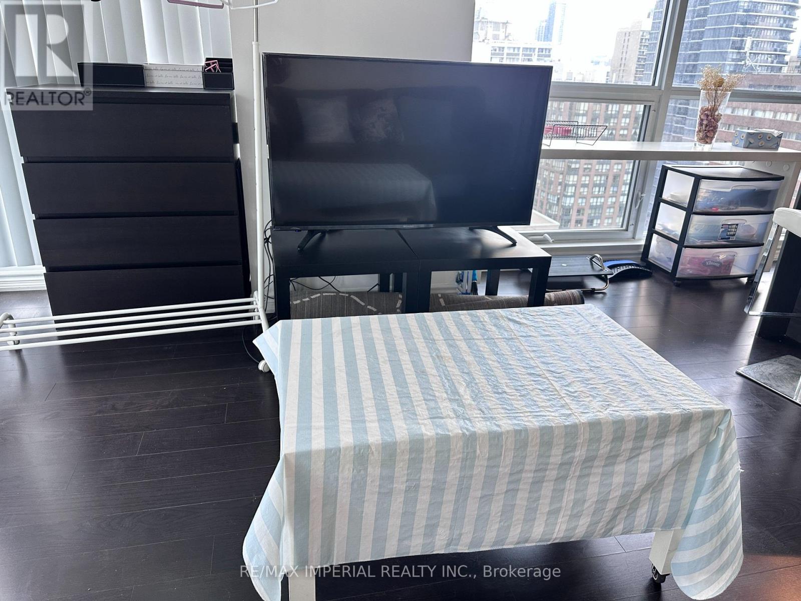 1715 - 386 Yonge Street, Toronto, Ontario  M5B 0A5 - Photo 5 - C12431534