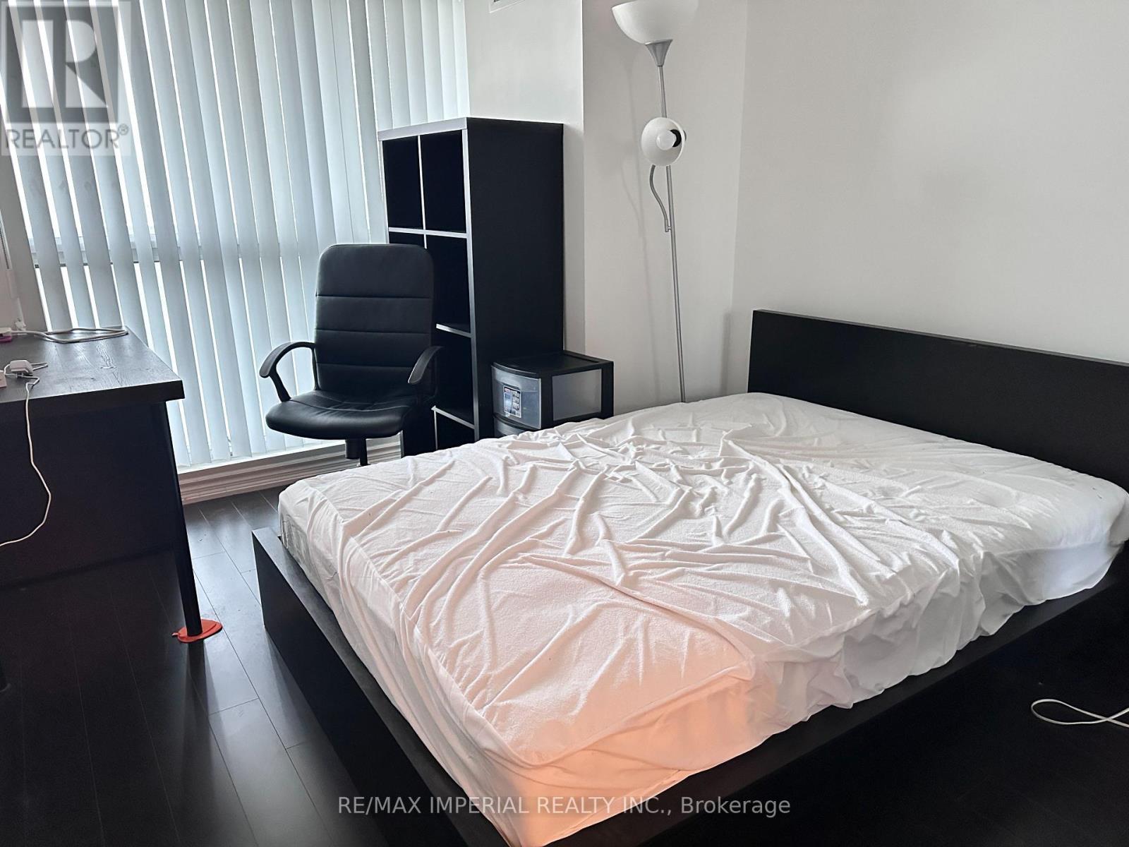 1715 - 386 Yonge Street, Toronto, Ontario  M5B 0A5 - Photo 8 - C12431534