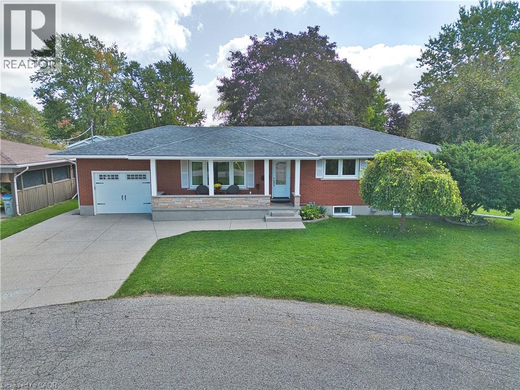 5 Tatham Place, Listowel, Ontario  N4W 3C2 - Photo 4 - 40773384