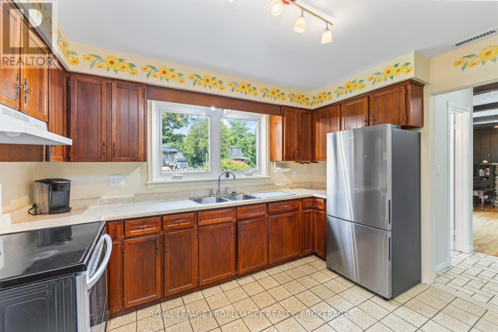 117 Seaforth Road, Kingston, Ontario  K7M 1E1 - Photo 17 - X12431635