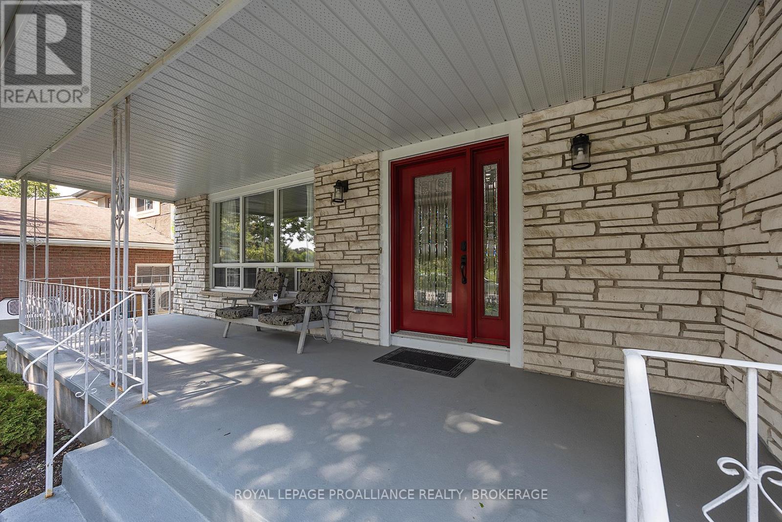 117 Seaforth Road, Kingston, Ontario  K7M 1E1 - Photo 2 - X12431635