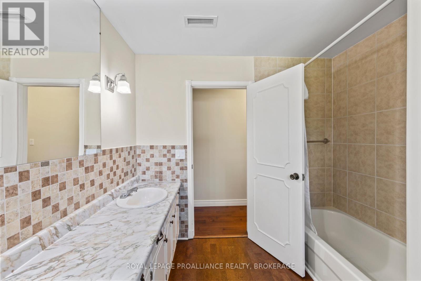 117 Seaforth Road, Kingston, Ontario  K7M 1E1 - Photo 32 - X12431635