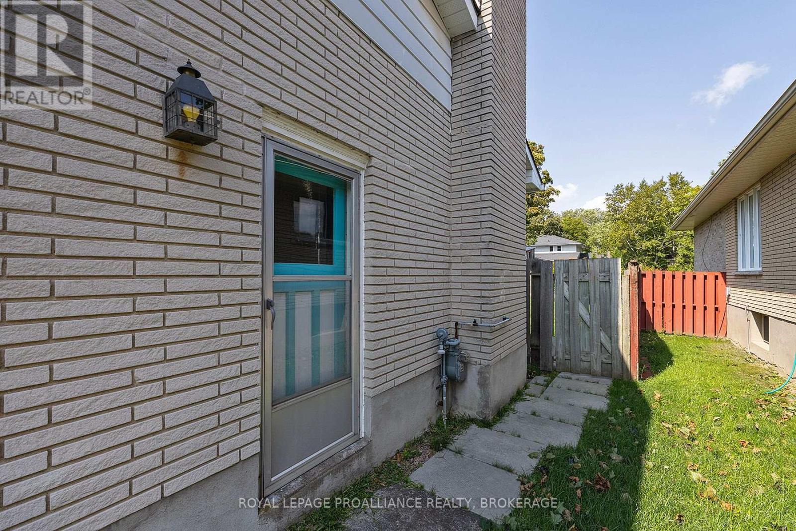 117 Seaforth Road, Kingston, Ontario  K7M 1E1 - Photo 4 - X12431635