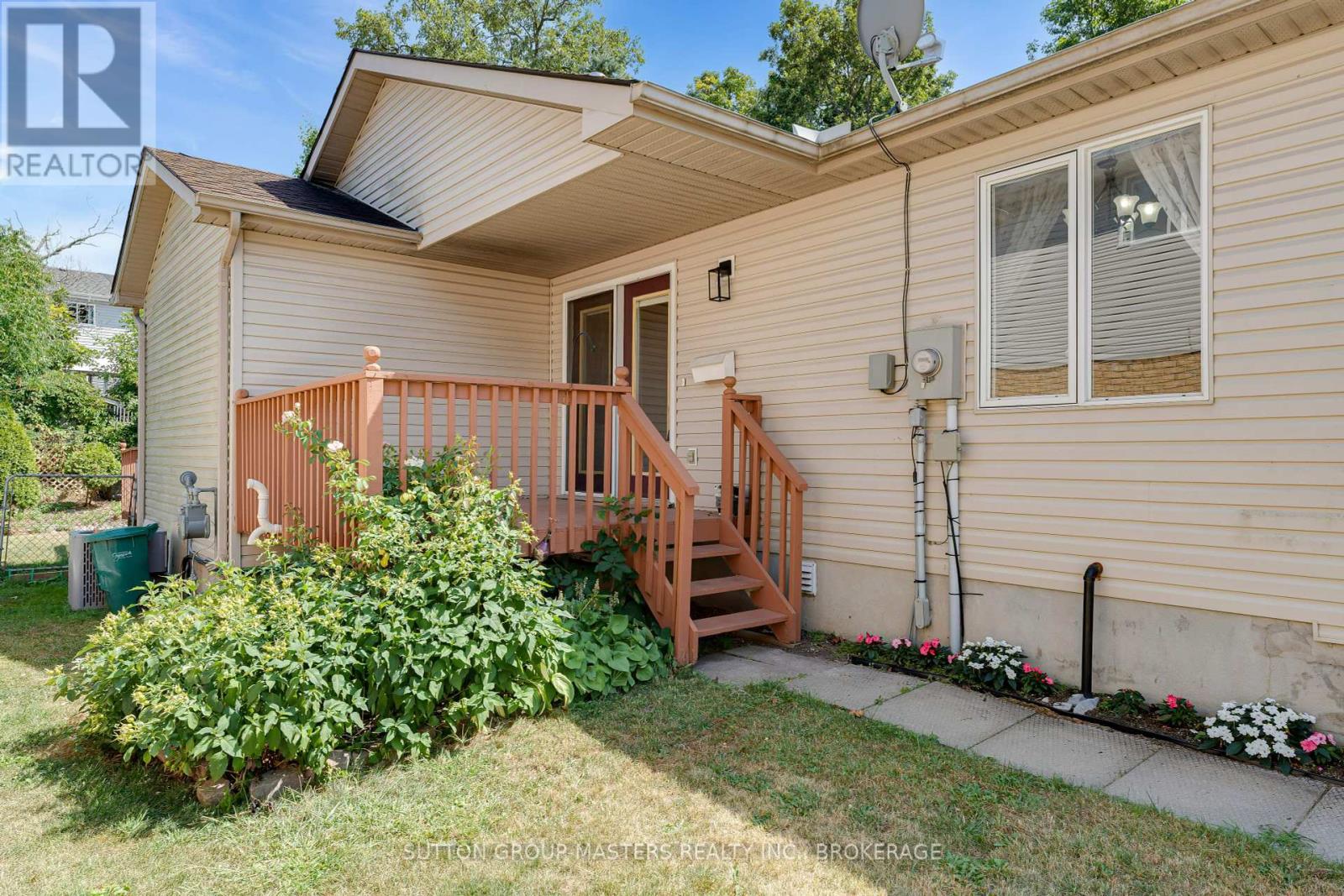 1049 Waterbury Crescent, Kingston (City Southwest), Ontario  K7M 8V4 - Photo 3 - X12431715