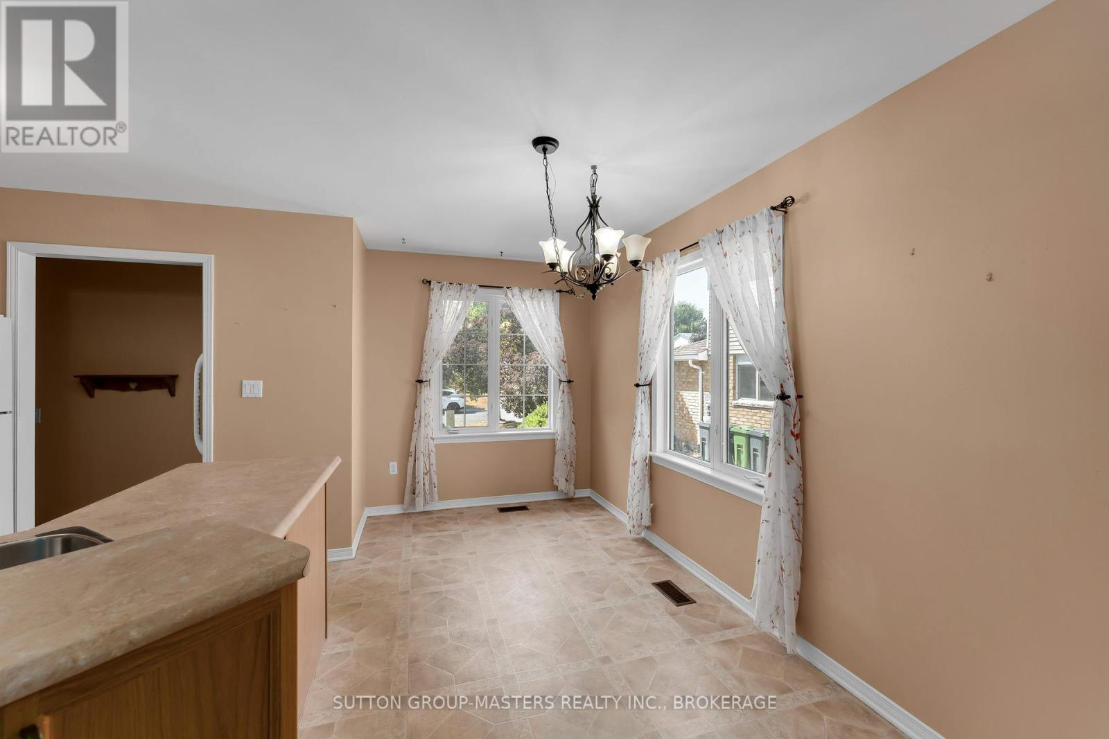 1049 Waterbury Crescent, Kingston (City Southwest), Ontario  K7M 8V4 - Photo 8 - X12431715