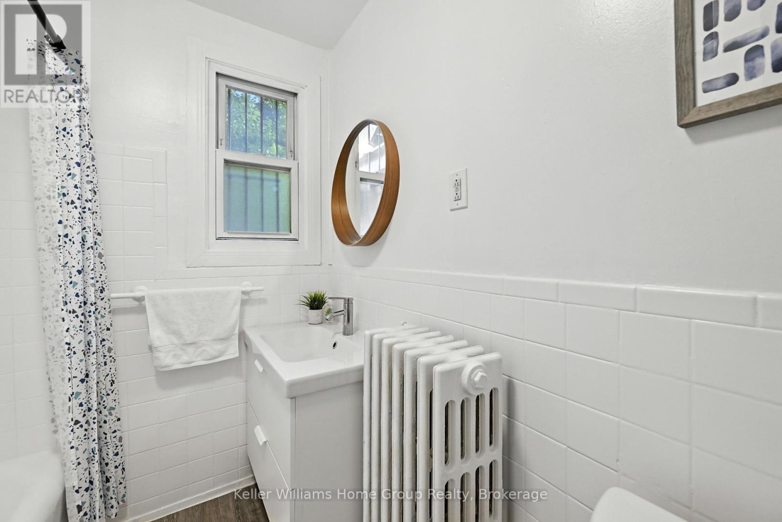 1047 Main Street E, Hamilton, Ontario  L8M 1N5 - Photo 15 - X12431596