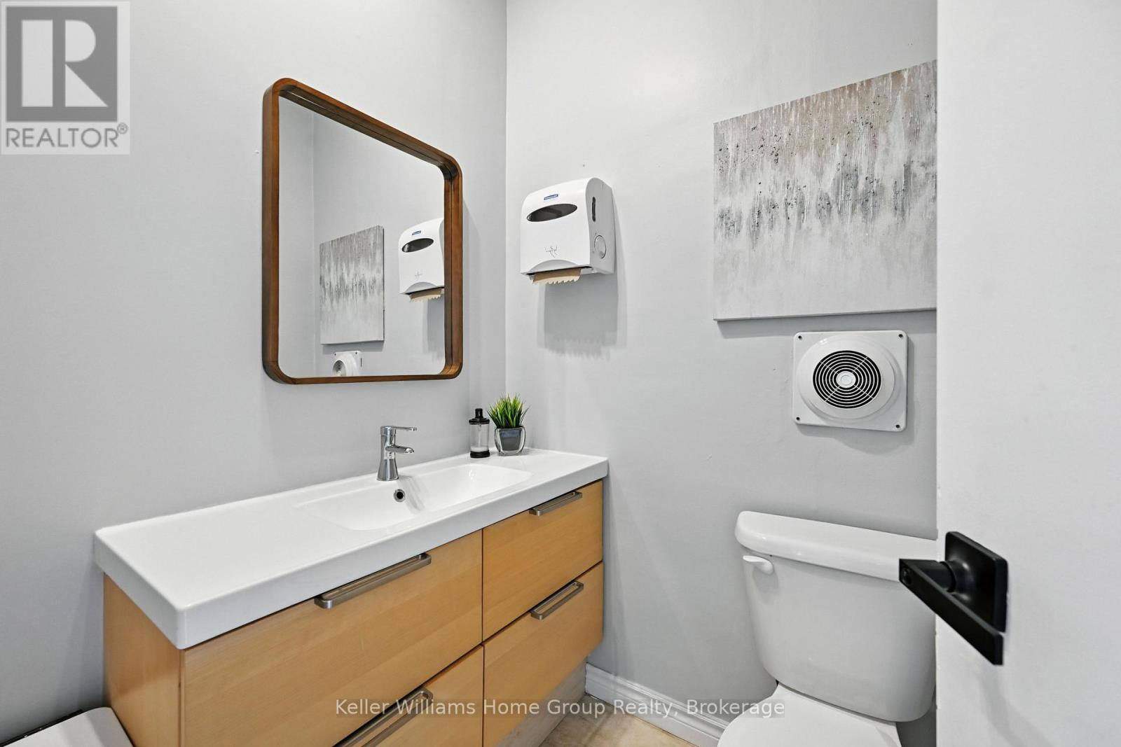 1047 Main Street E, Hamilton, Ontario  L8M 1N5 - Photo 7 - X12431596