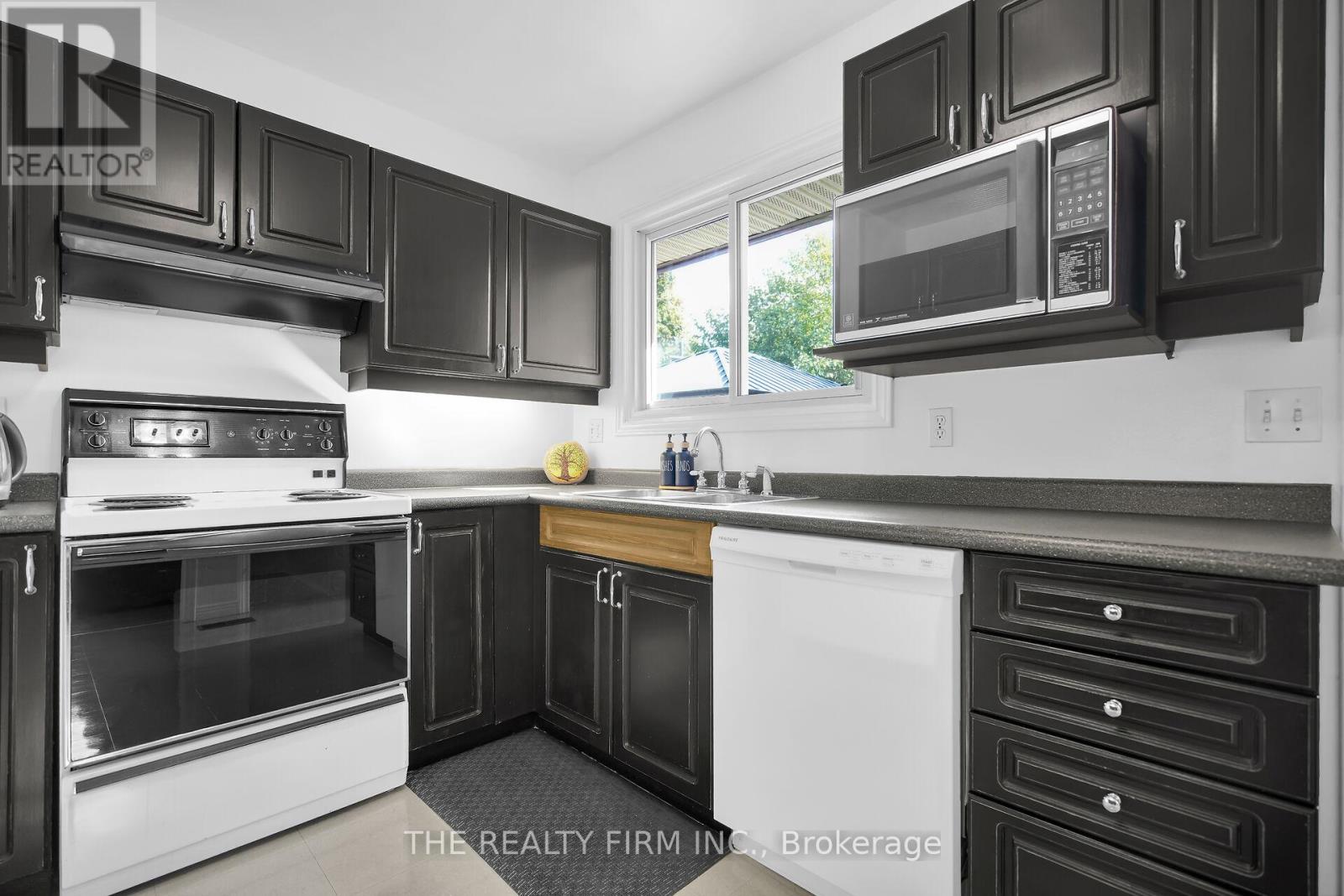 70 Mark Street, London East, Ontario  N5V 2G5 - Photo 8 - X12431585